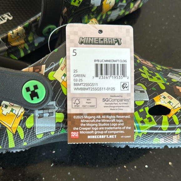 Minecraft Kids Clogs - Black and Green size 5 - Picture 2 of 7